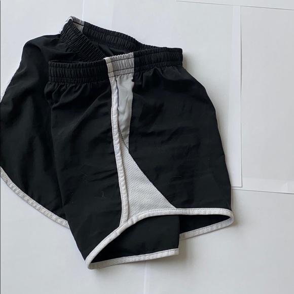 Nike Running Shorts - Picture 2 of 3